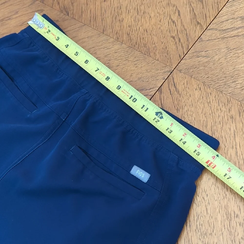 Figs Men's Navy Axim Cargo Scrub Pants